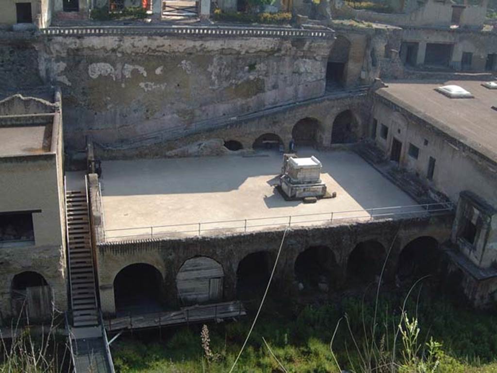 Herculaneum, May 2001. Looking north from roadway towards the Terrace of Balbus, with boatsheds below. Photo courtesy of Current Archaeology.